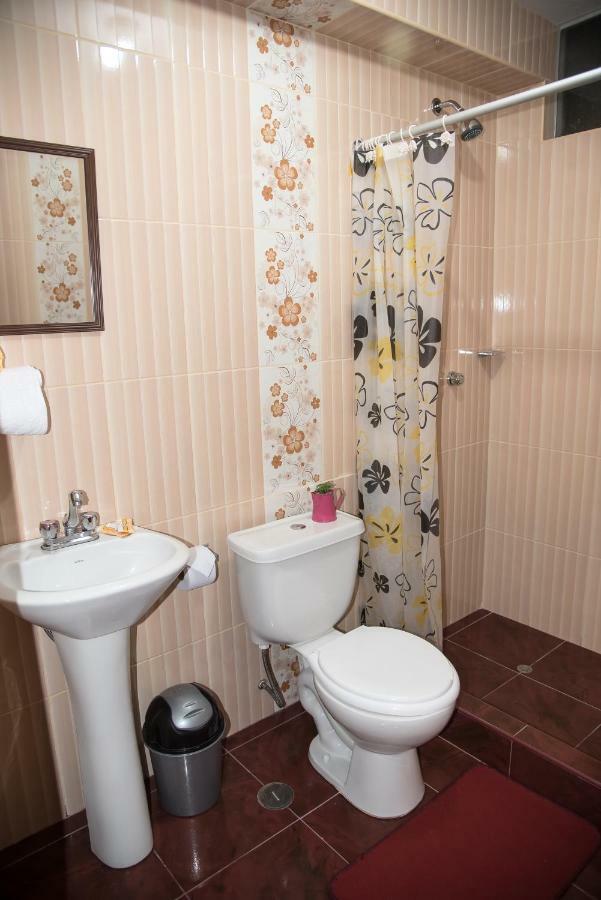 Hostal Milagros Inn - Samary Inn ปูโน ภายนอก รูปภาพ